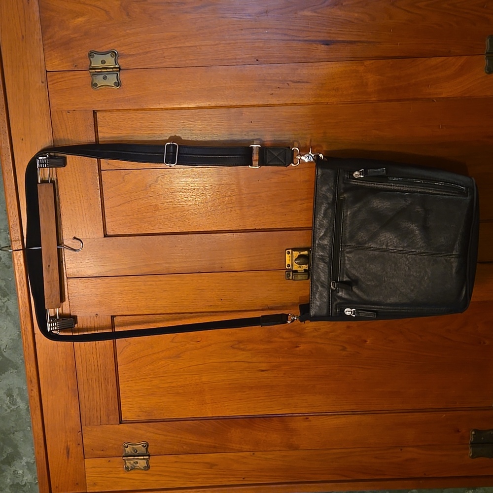 Gun Tote'n Mama - Black Leather Conceal Adj. Strap Bag